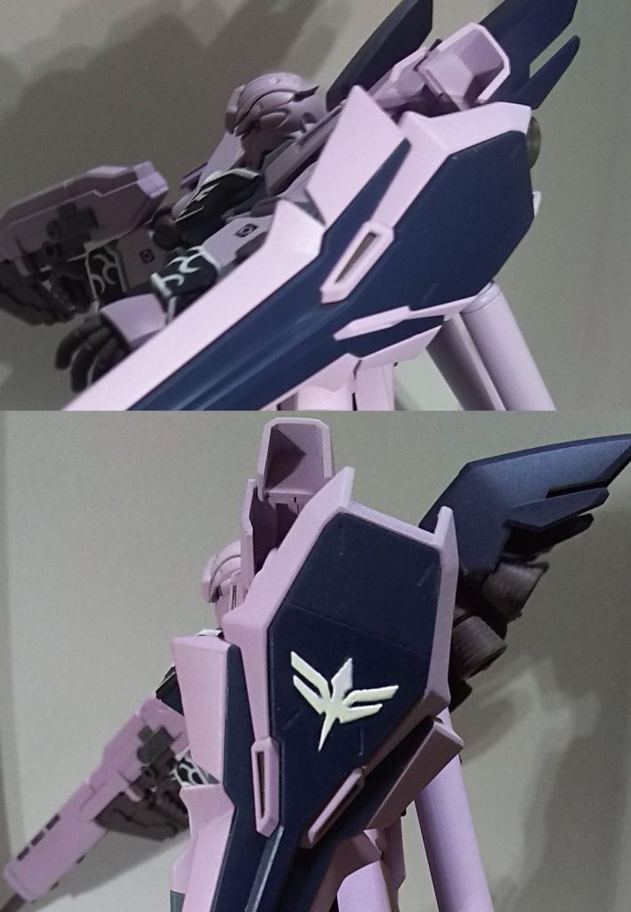 初回投稿時になかったエンブレムですが
市販の薄手のフイルムシートにエンブレムを印刷、
それを切り抜き貼り付けています。
ちょっと白の色が濃いかも・・・?