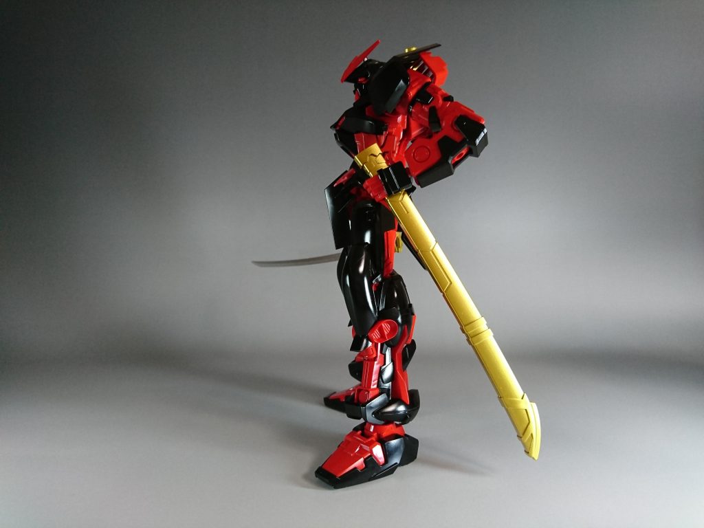 1/100 レッドフレーム–3枚目/制作者：滝 由佳理