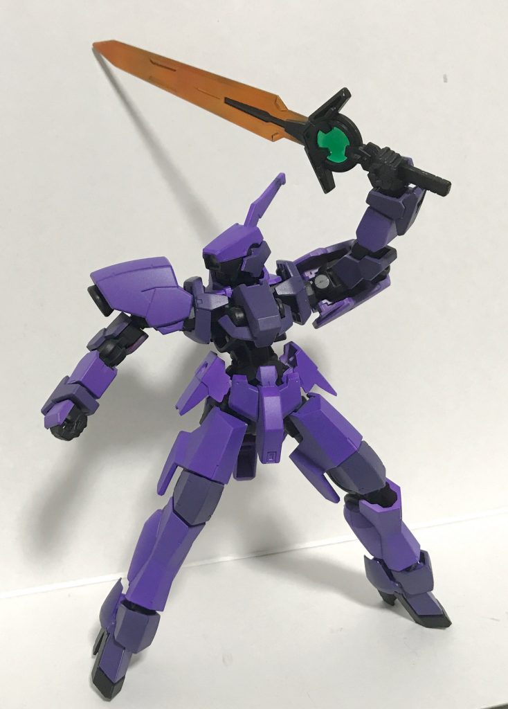 せっかく太陽炉が付いているので以前作ったコレジャナイメタリックオレンジのGNダイバーソード装備。
元々はバエルソードやヴァルキュリアソードの大型版GN実体剣を目指して作ったものの、なんか違う感じになったものです。