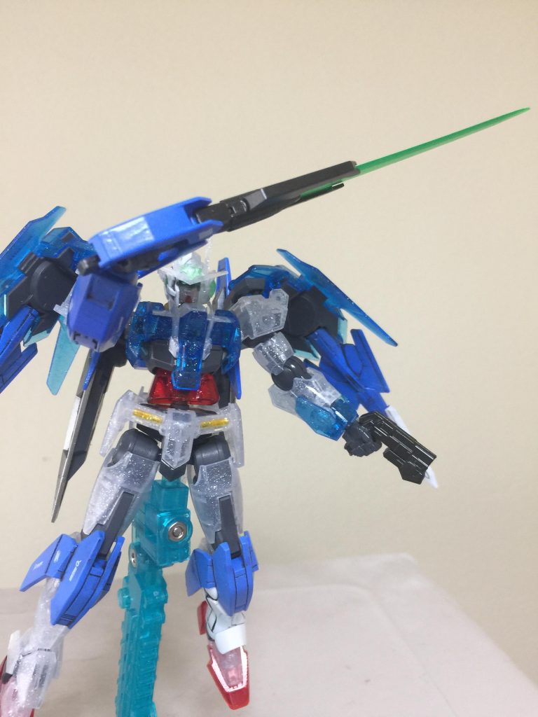 最後に アクションショットです❗️
主力の武器 GNソードVは 敵MSを
叩き斬るのが 戦法です。
敵の小型・中型戦艦を 叩き斬る事が
出来ます。
ただし まだ 未完成のダブルオーダイバー
なので トランザムシステムは
内蔵させてません