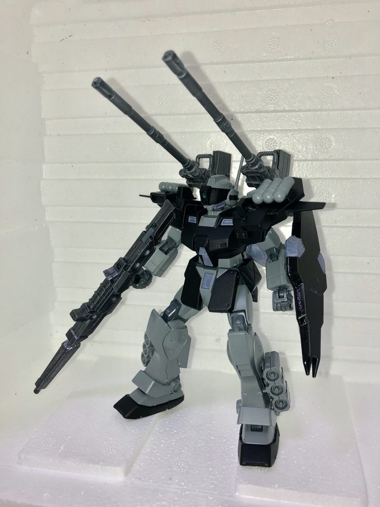 その後、脚部のビームキャノンや背部の180mmキャノンで相手を狙撃。相手に確実にダメージを与え、追い詰めていく。