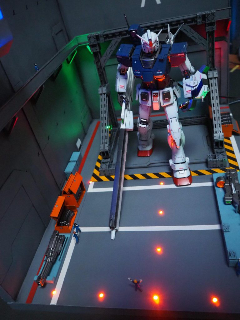 『起動』–5枚目/制作者：ヤマクロス