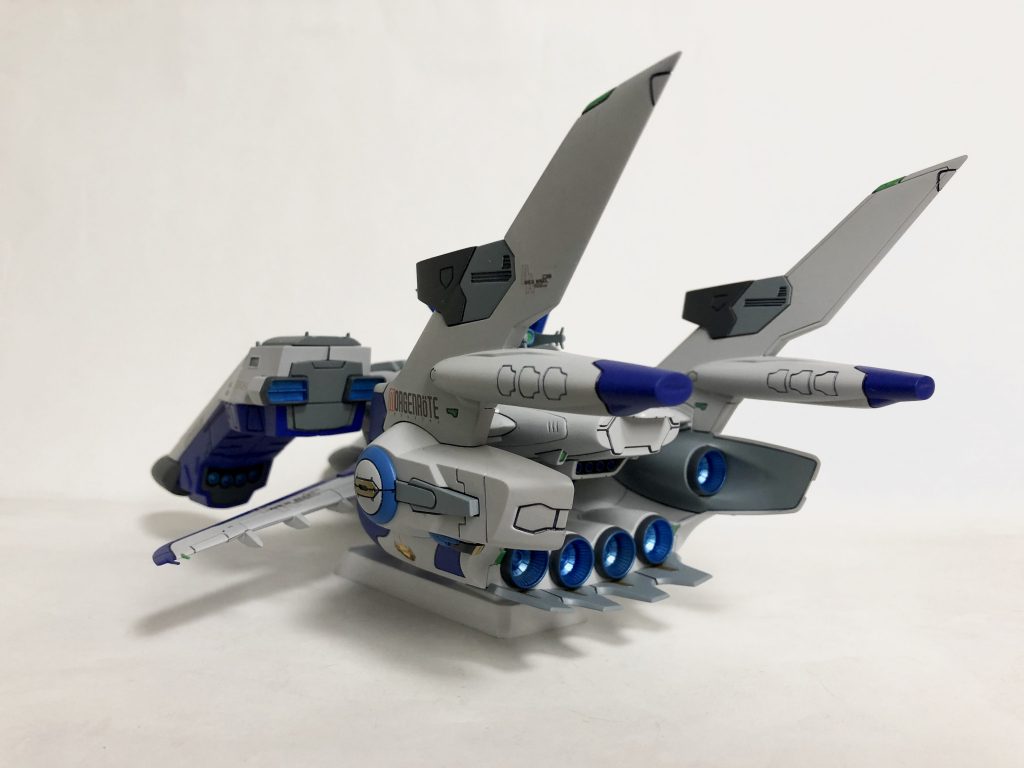 しかし、完成後すぐに「カガリ・ユラ・アスハ拉致事件」が起き、主犯とされたアークエンジェルのイメージがオーブ国内で悪化。外観の酷似した同型艦セラフィスの発表は即座に中止となり、およそ2ヶ月半の間オノゴロ島の秘密ドックに保管されることとなる。のちに発令したオペレーション・フューリー後は、オーブ軍第103独立技術開発兵装試験中隊ストライクヴァルキュリーズの専用艦となり、メサイア攻防戦ではオーブ・スカンディナビア・地球連合・旧クライン派の連合艦隊の一隻として(レクイエム中継ステーテョン破壊の別働隊ではあるが)宇宙を翔ける。


武装はアークエンジェルと変わらないが、ブリッジ周りのアンテナのデザインと性能が変更されている。装甲は1,2番艦に同じくラミネート装甲を使用し、ビーム兵器に対して高い防御性能を誇る。