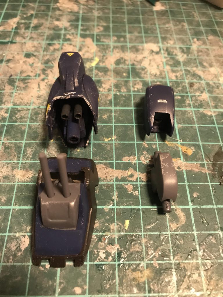 足はハメ殺しなので分割。
可動範囲を広げています。