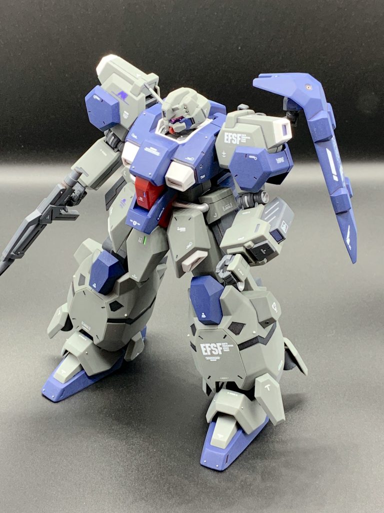 デカールは3〜4種類を使い分けました。