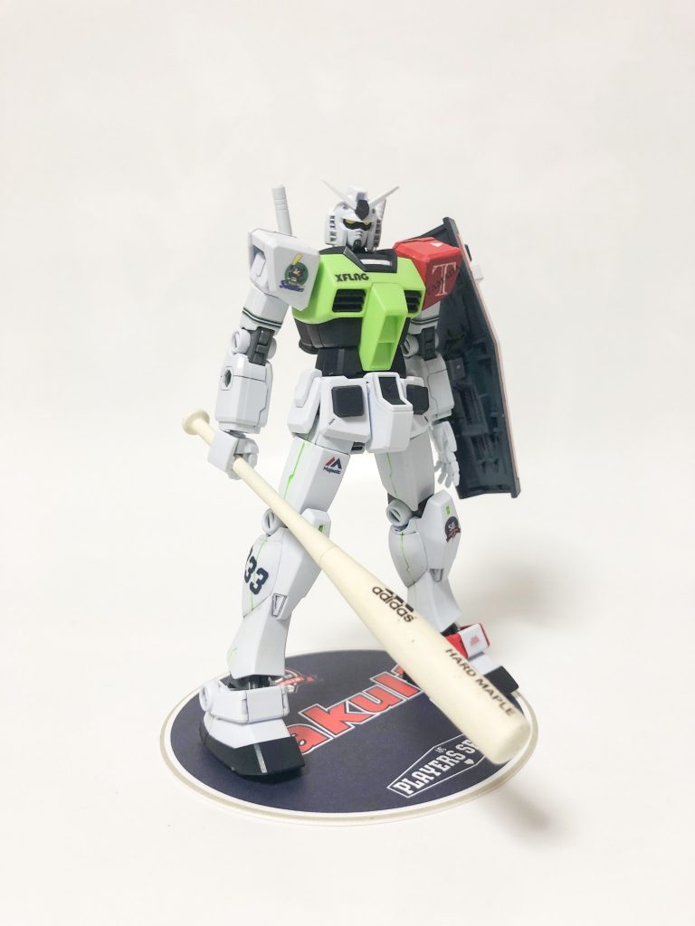 使用したのはもちろん、ガンダム40周年コラボ商品のガンダム スワローズバージョンです。