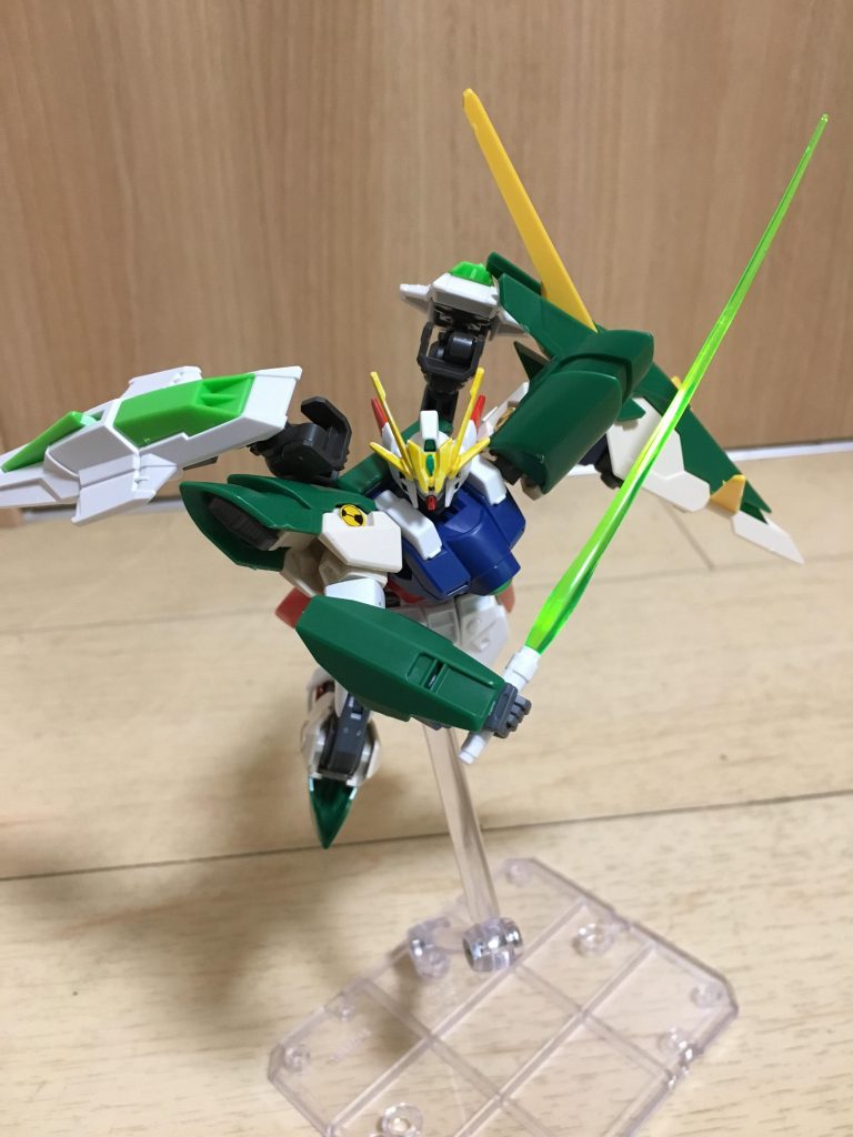 塗装前でポージング。今回は光沢仕上げにしています。