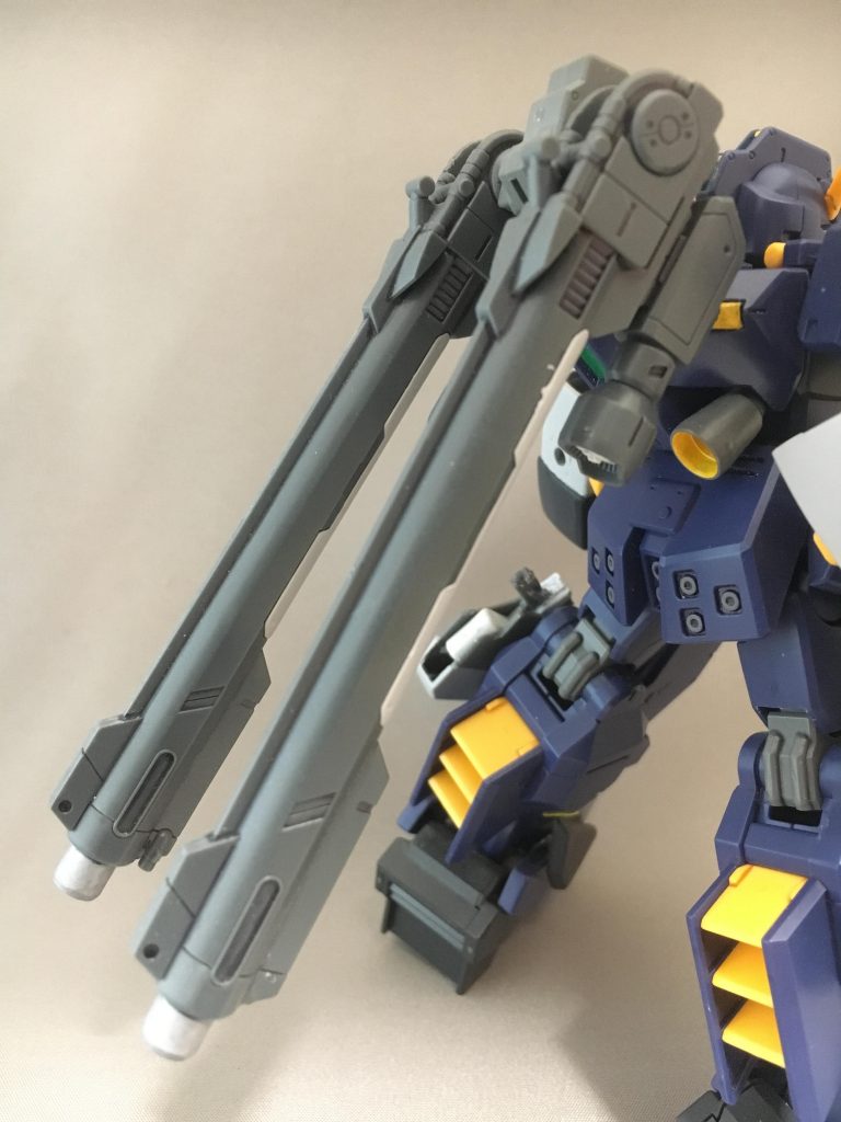 非使用時は半回転して背面に保持
ブースター的シルエットになって収まりが良いのでこの状態も地味にお気に入りです