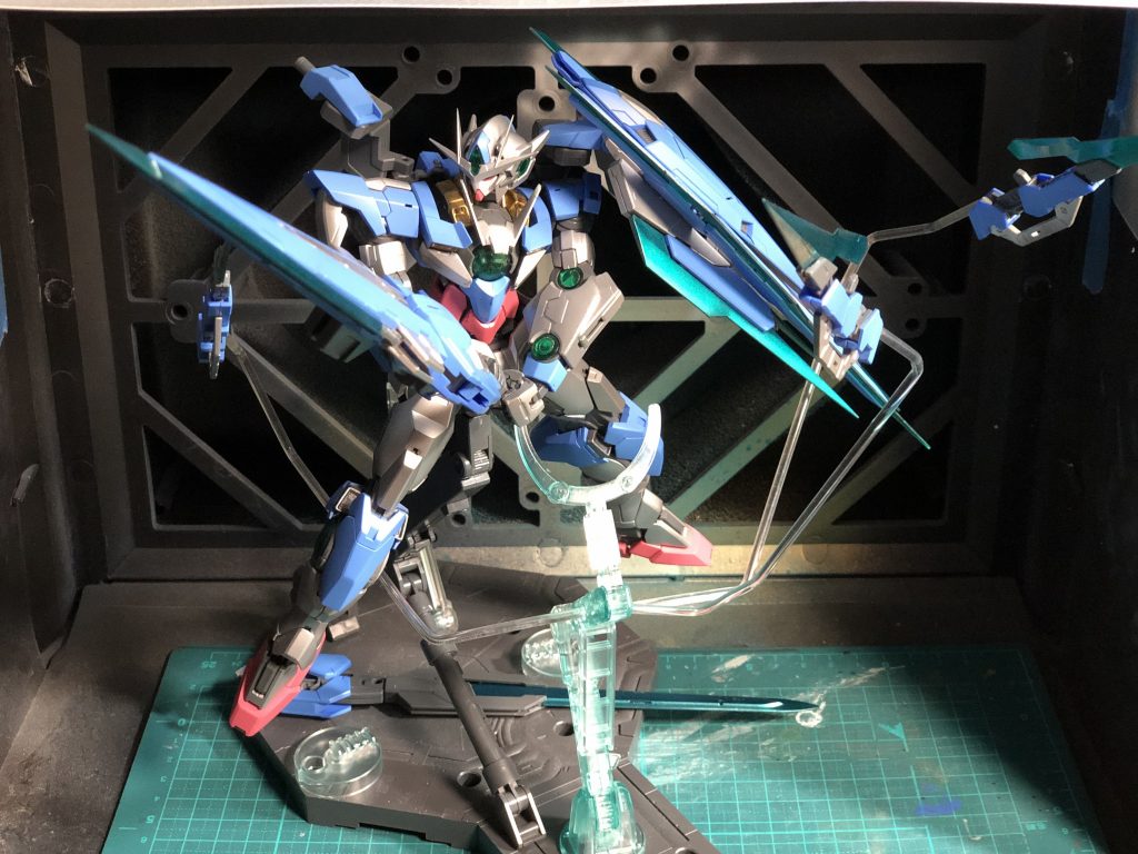 これが一番お気に入りのショットです。
GNソードⅣを持たせて、
GNガンブレイドの置き場所に困りソードビットみたいに飛ばしてます。
後から取説読んでいたらGNガンブレイドは飛ばないことを知りました笑