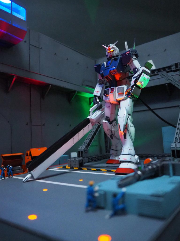 『起動』–4枚目/制作者：ヤマクロス