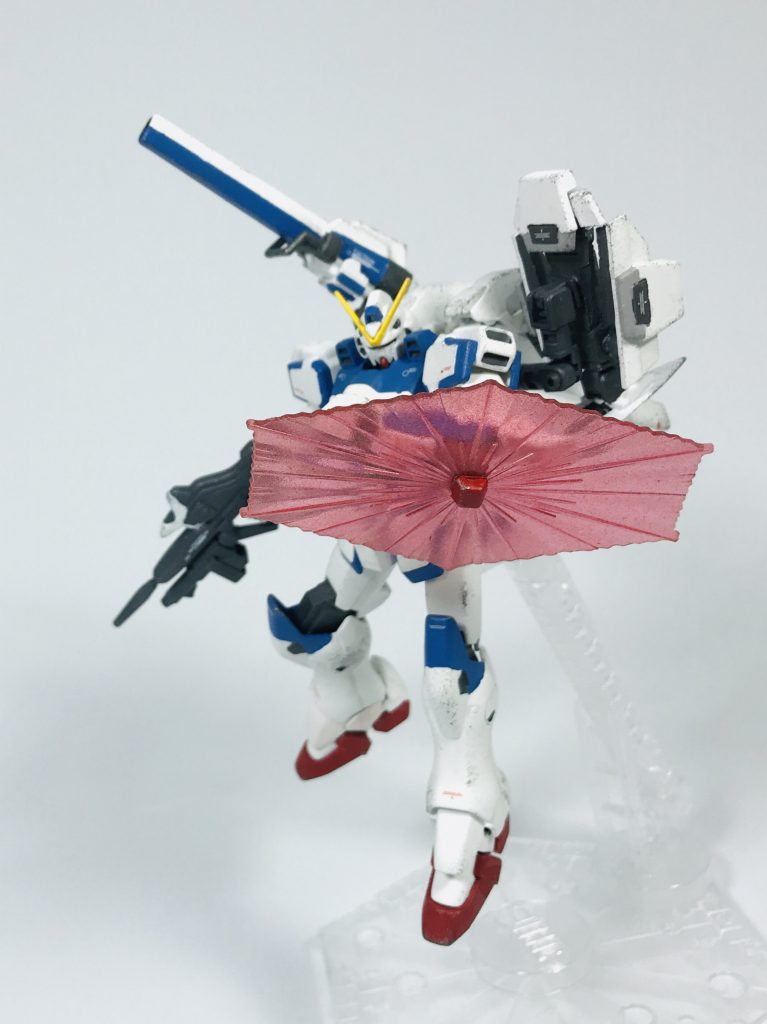 ## *[ビームシールド]*
腕部にV2のパーツが採用されているため、V2と同等のビームシールドを発振することが可能。