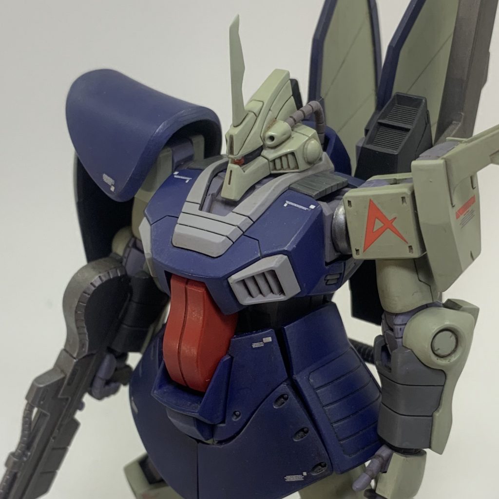 左肩のマークでアムロ機をアピールしても…