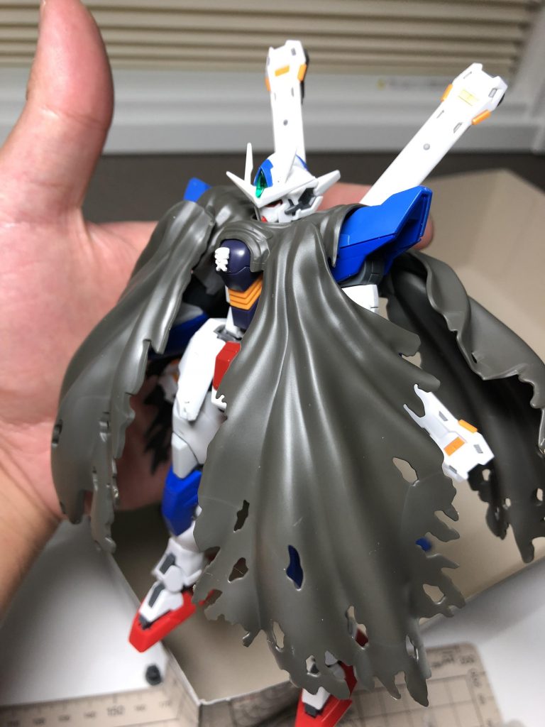 マント装着すると、顎が引けなってしまったので、調整には苦労しました。