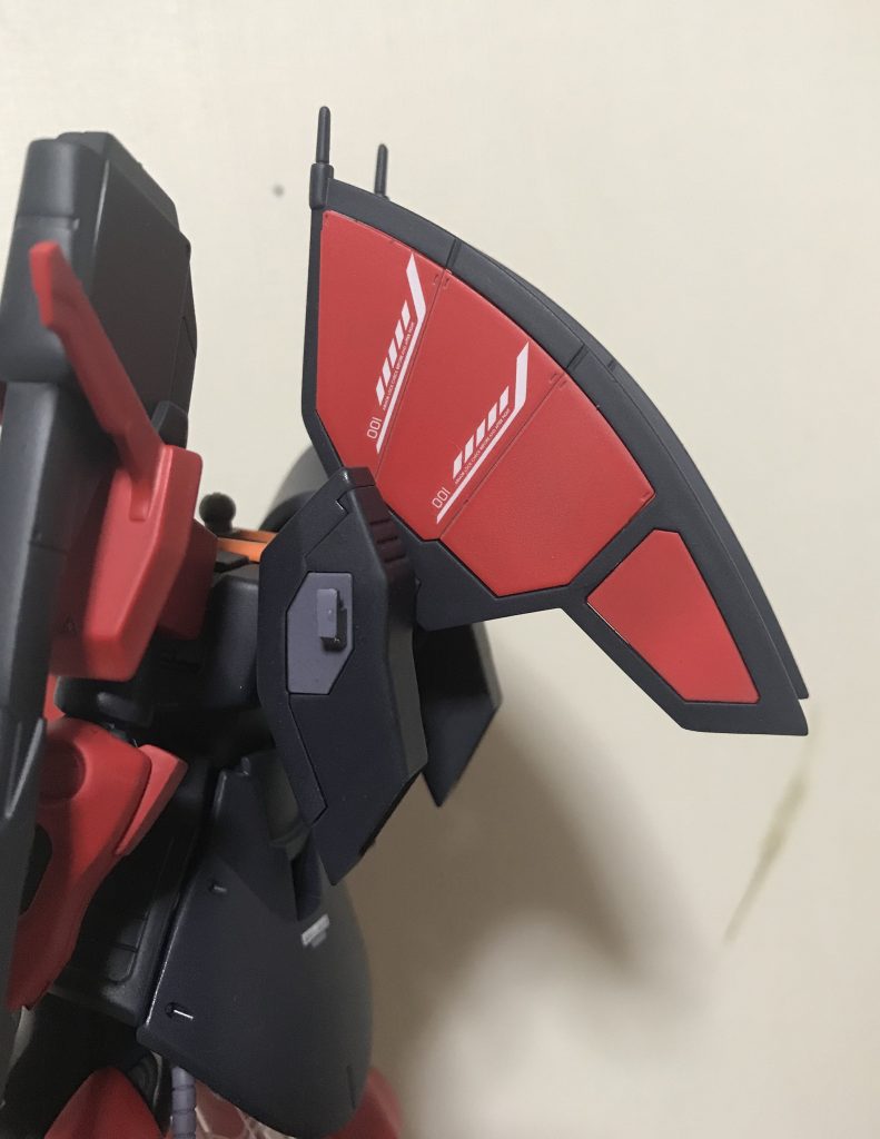 羽にデカールを。