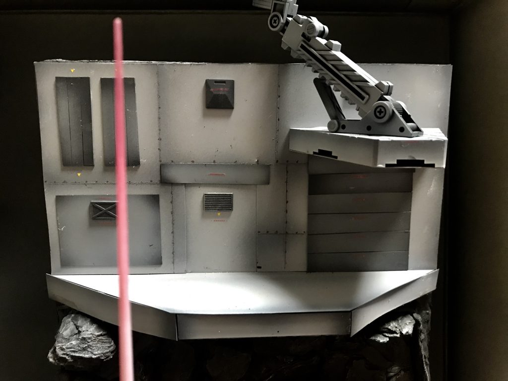 プラ板で作った部分は適当に切り貼りしただけやから雑wちなみにビームライフルのエフェクトはガンダムについてるビームサーベルを塗装してくっつけただけ^_^