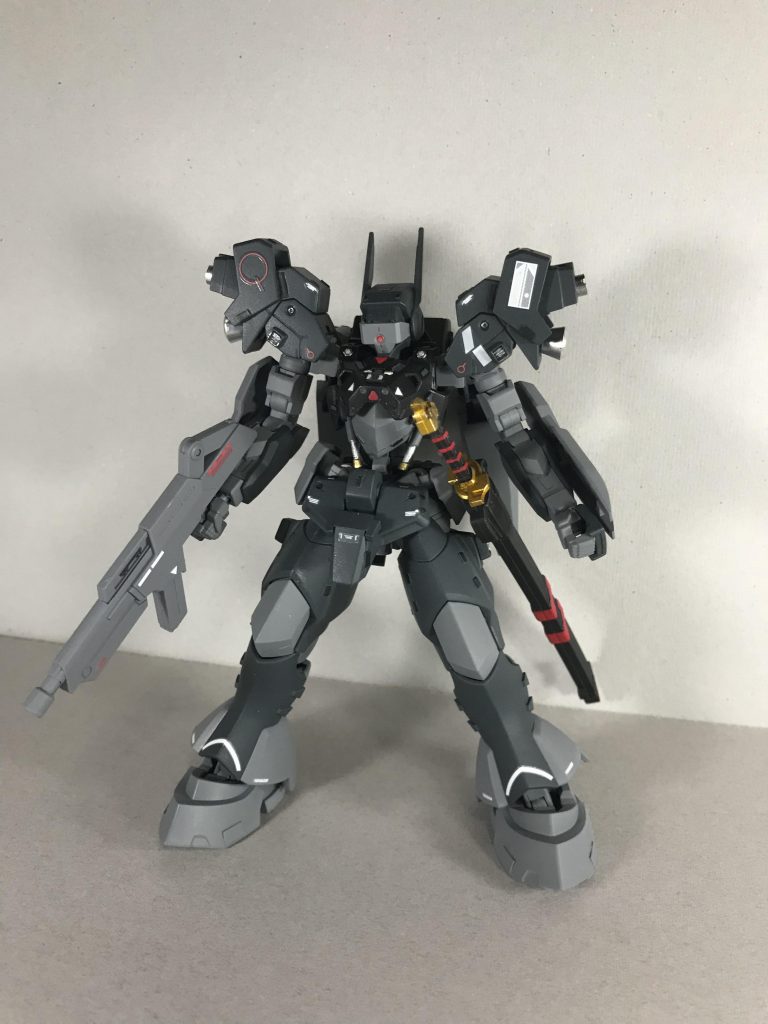 前面
大きく変えた点は両足を漏影に変えたくらいで、後はプラ板とジャンクパーツでディテールを上げています。