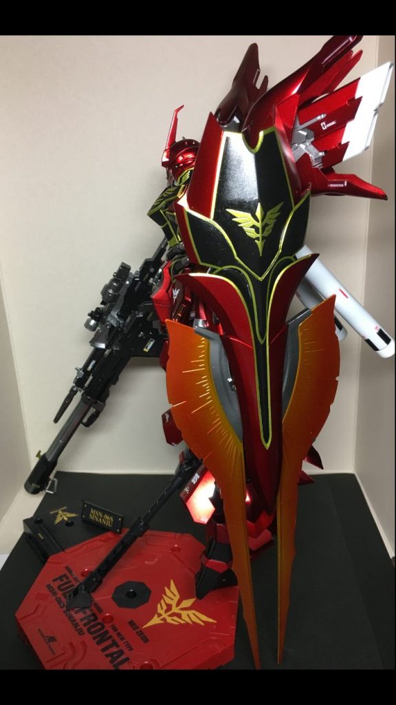 シールドのビームエフェクトはスターブライトゴールドを吹いた上から根本にはガイアのクリアイエロー、外側に行くにつれてガイアのクリアオレンジを吹いてグラデーションっぽくしました😊