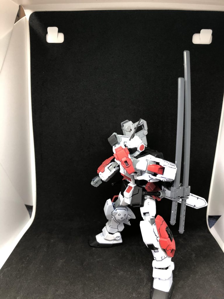 実弾を腕でガードしてる風