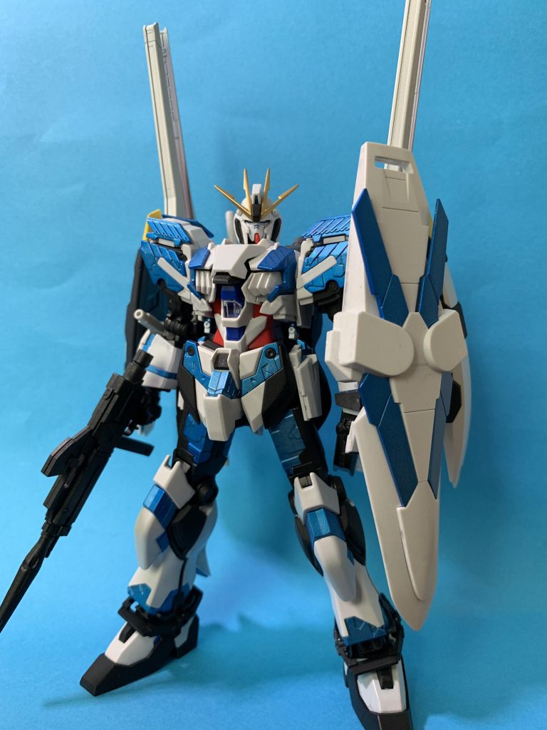 フロント。サイコフレームは覚醒状態風に塗装しています。FAユニコーンみたいなのがナラティブ にもあったらいいなと思い組みました。