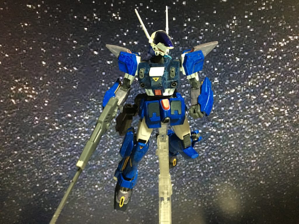 火力や装甲より機動性が売り。高速で接近して斬って撃つ。