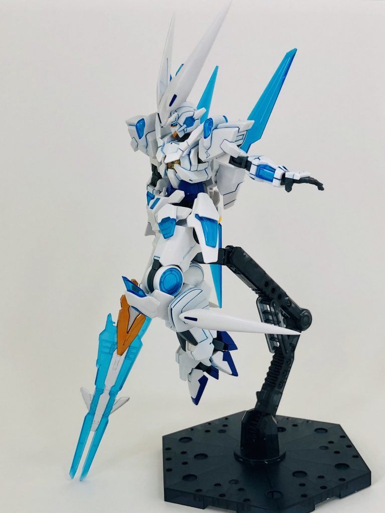 クリアパーツが増えたことで派手になりました。