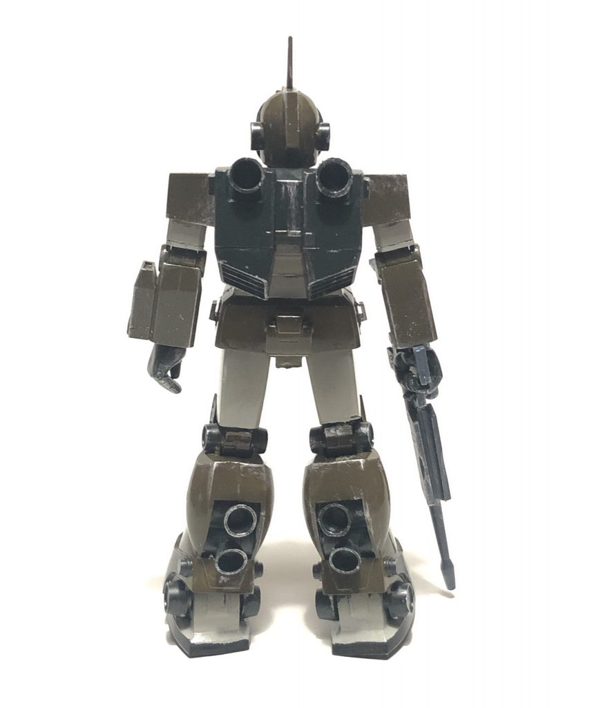 うしろ
 
GMなのに大量のバーニア！

ちなみにこの頃の連邦最高のエースパイロットはテネス・A・ユング少佐。
その戦果は…
MS149機、艦船3隻を撃沈のアムロ越えである。

そしてガンダムと同等の性能を持つGMカスタムはおよそ50機配備されたらしい。