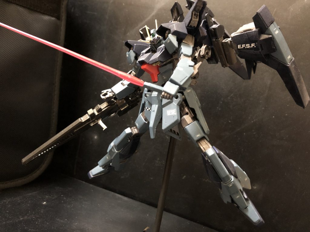 ビームサーベルは一般的な出力の物。
サイドアーマー内に装備される。
では可変する。