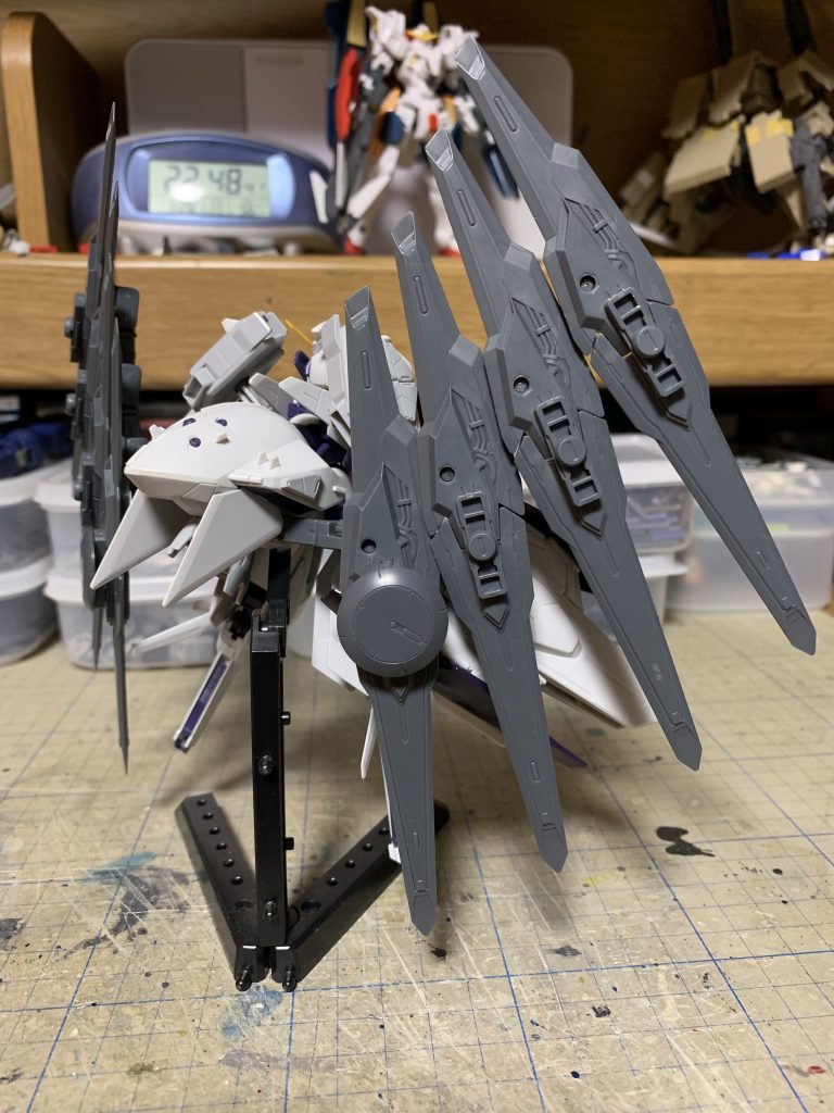 塗膜を落とそうと奮起したが、シンナーではパーツが劣化するし、ハギ落とそうと頑張ったが、一つあたり四十分以上かかって、二つ落としたあたりで心ガオレタ＿|￣|○
バインダーガン4セット破棄して新たに買い求めたが3セットしか入手できずに今日に至ります。
横着はダメですねぇ(T-T)