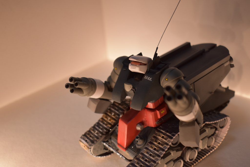 シールド・砲撃ユニットを取り外した状態
これなら高速で移動できそう