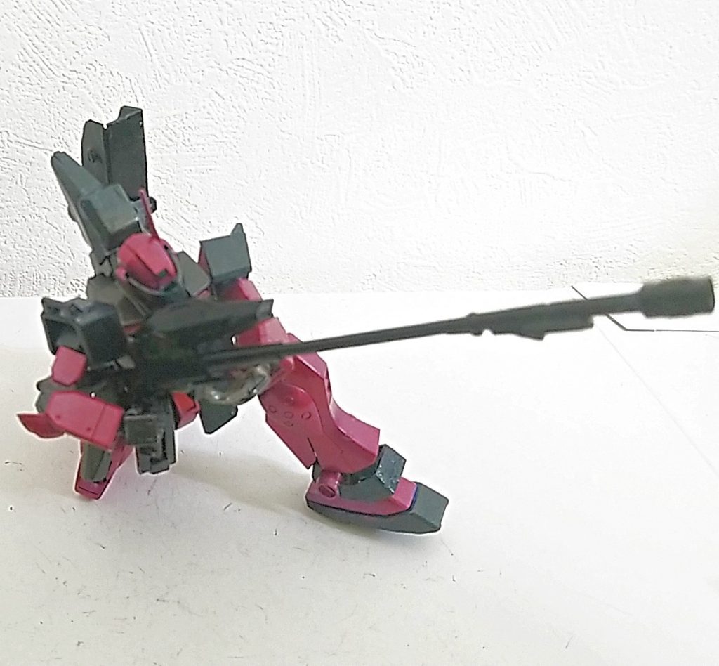 改造スナイパーライフル
メイン武装
超長距離射撃を可能としている