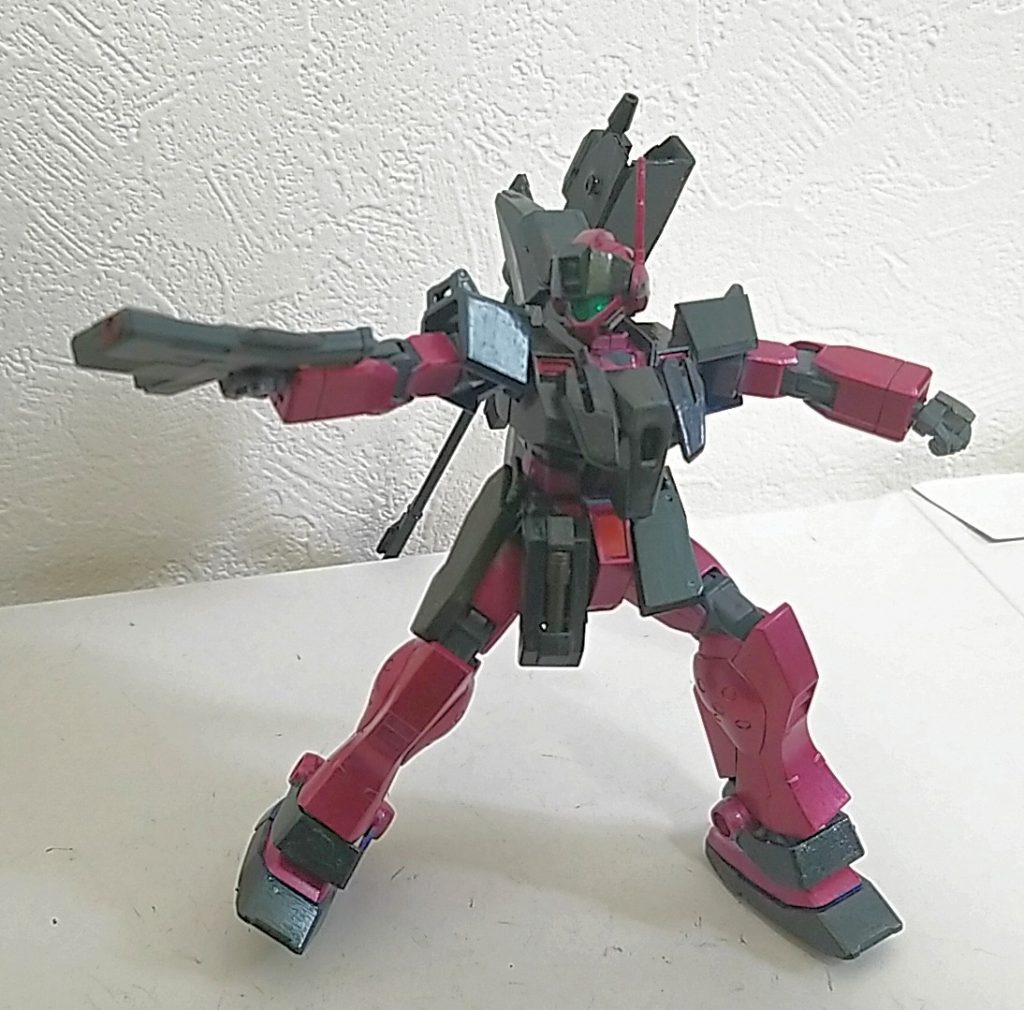 ビームマシンガン
中、近距離向けの兵装