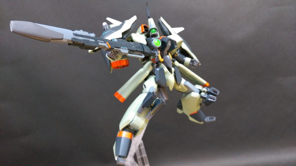 ｶｯｶｶｯｶ～ｶｶｰｶ🎵
テテーテーテーテテーテーテー🎵
テーテーテーテーテ～🎵

お馴染みSEED撃ち

...させてみた。笑

あらやだカッコいいじゃない。


脳内設定では*ブｯ壊れた噴水*みたいな威力と軌道のビームが噴き出すｲﾒｰｼﾞ。
それはもう狙って当てれるようなものではなく、とりあえずブッぱなしといて姿勢が崩れた相手を自動追尾射撃のポッドがとどめをさす。本体の撃墜数はほぼ皆無。