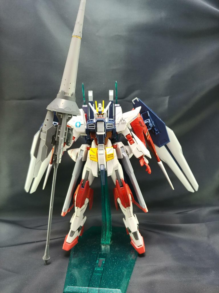 ファンネル4枚を白塗装腹部を暗めの赤に塗装しました。右肩にはゼロフリーダムの０マークをつけました