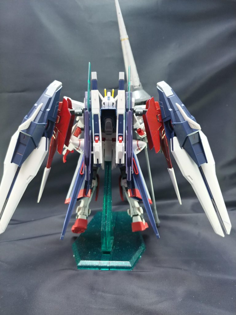 Fファンネルを折りたたんでドライブを腰につけました