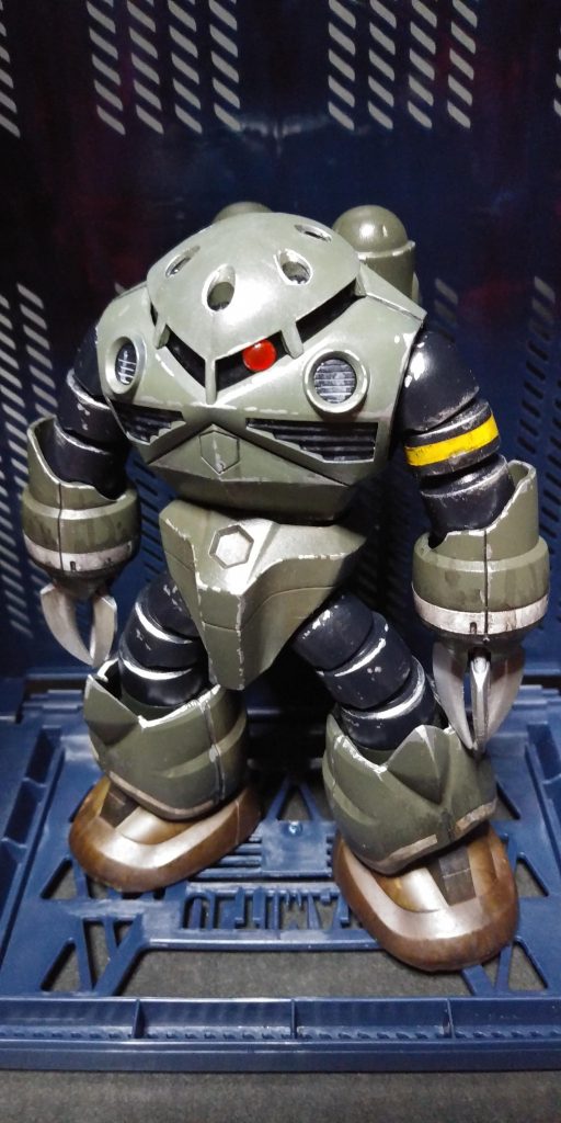 背景は100均のコンテナです。