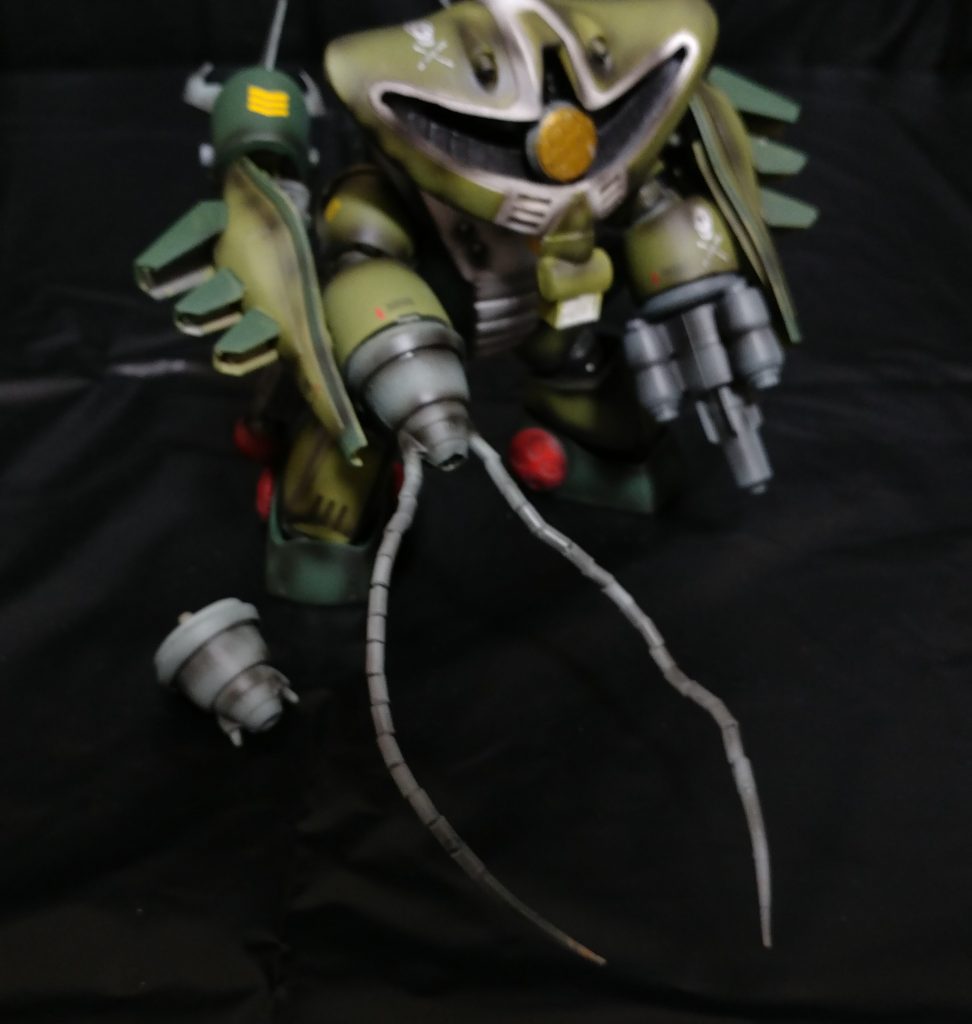 ヒートロッドはパーツの差し替えで収納と展開状態を再現。