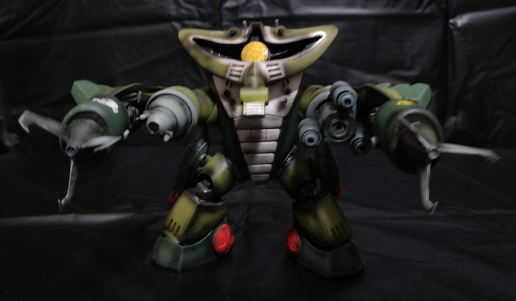 アームユニット内蔵機関砲。