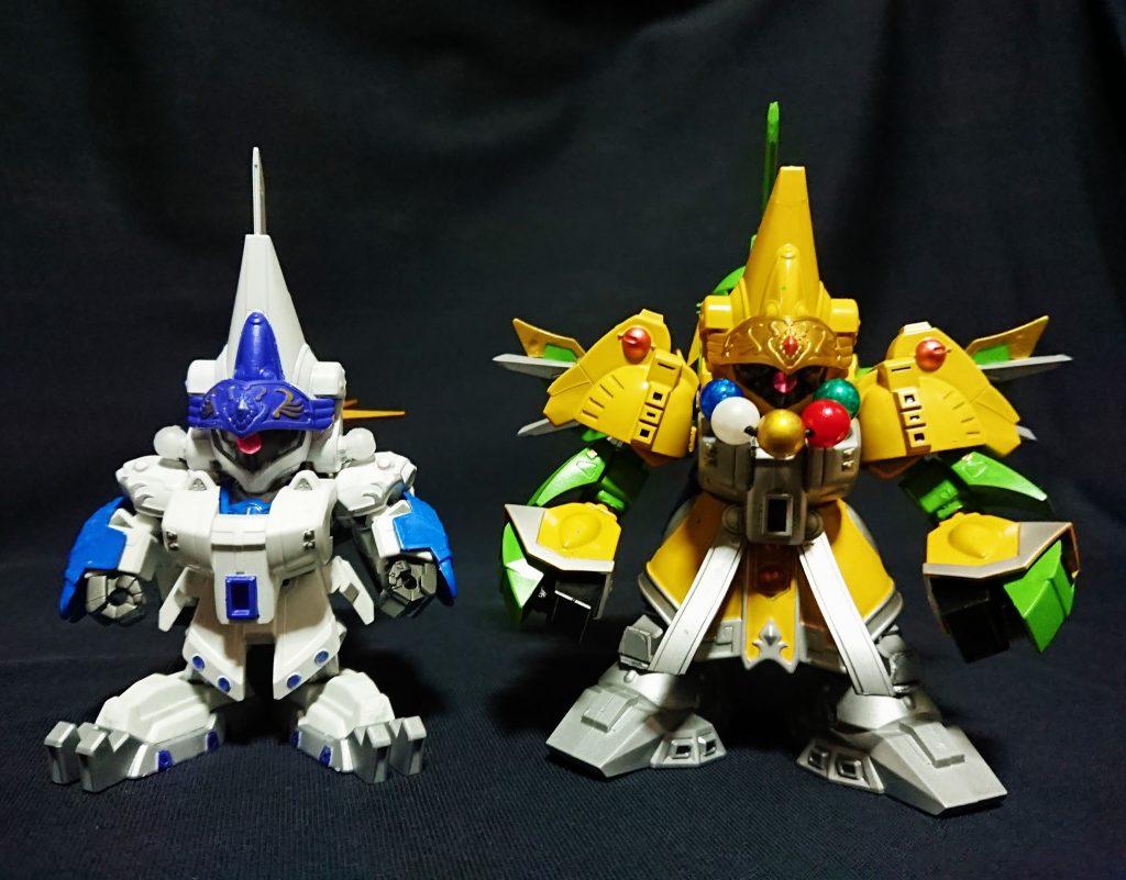 同じジ・オタイプのオーヴェロンと。
袁兄弟の龍飛合体の他に応用したのが以前制作した鄧艾オーヴェロンです。
腰を反転させる、足を背負う、頭をバックパックや支えに使うなどほぼ似たような仕様です。
実は合体に使ったパーツは2体分＋合体パーツのため頭身は一回り大きいくらいです。