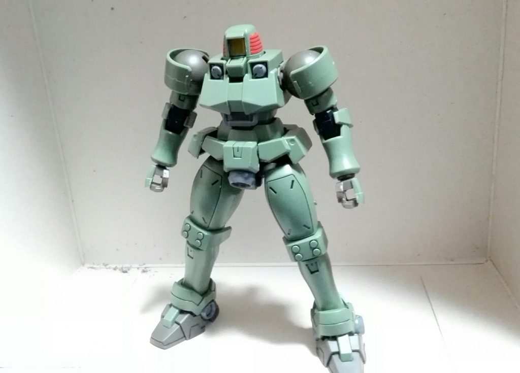 本体はスミイレ、頭部のカメラの塗装のみです。