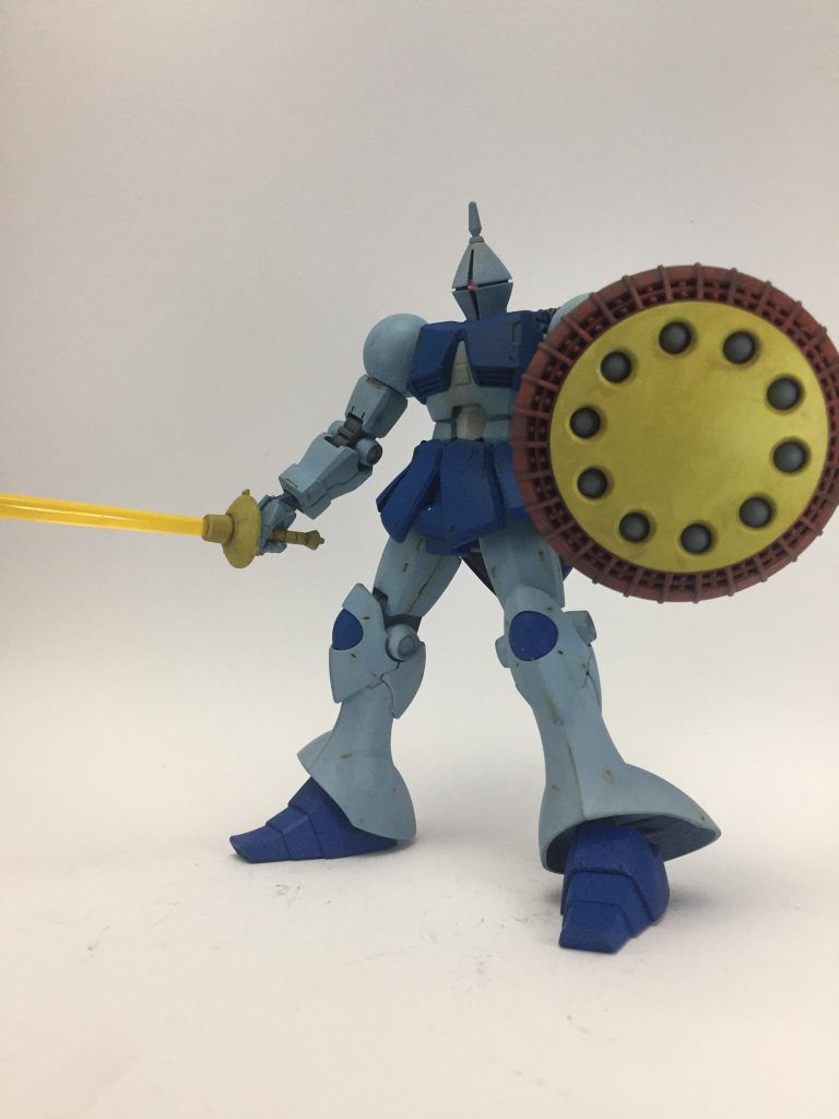 シールドはやっぱ構えた方が様になりますね