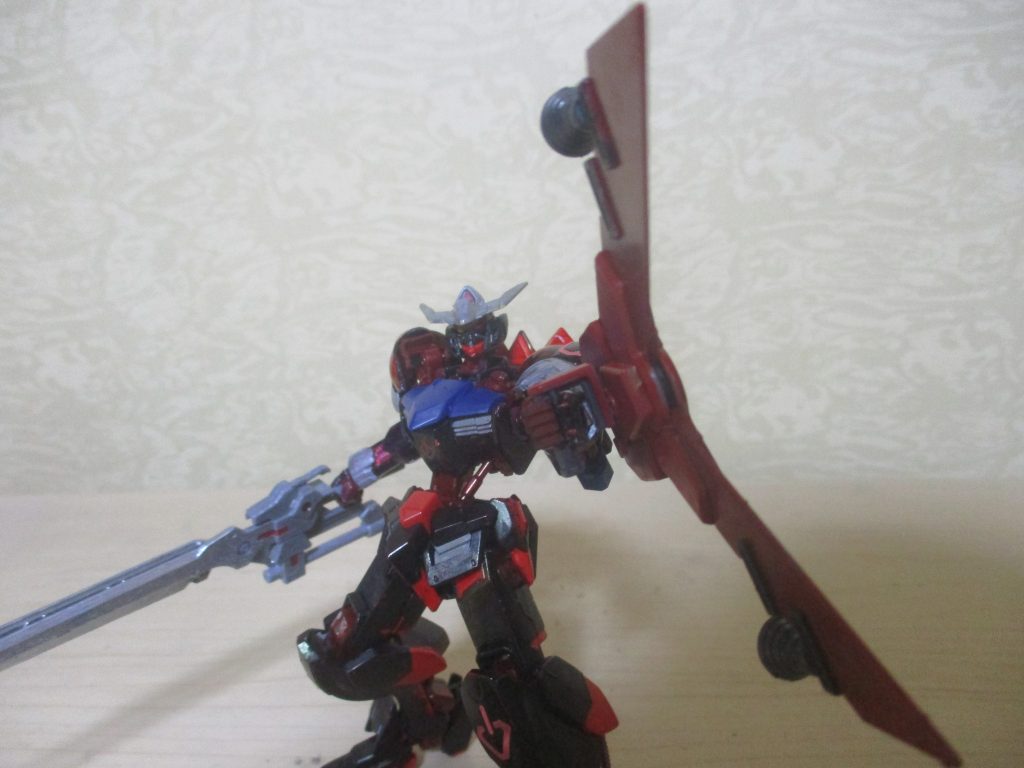 武器2:シールドカッター(左手装備)。