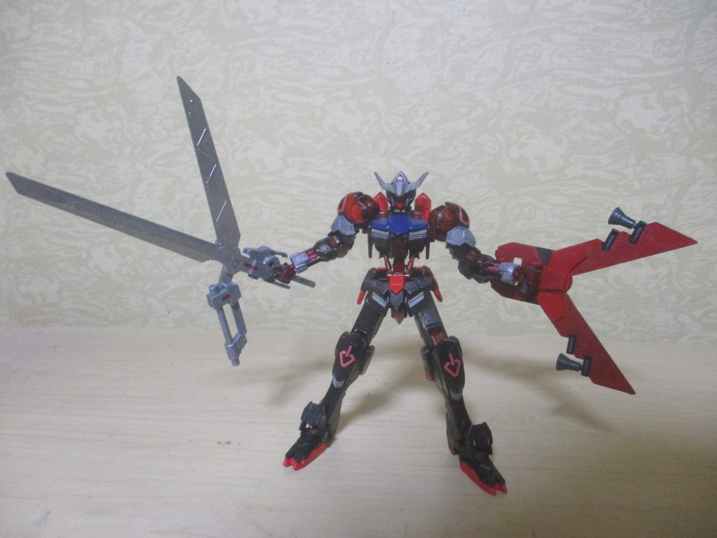 武器が「ハサミ」なのは、「クライムエッジ」の灰村切を意識したためです。