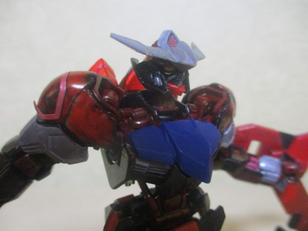 左右の目の色も変えてます(右は黄色、左は赤)。