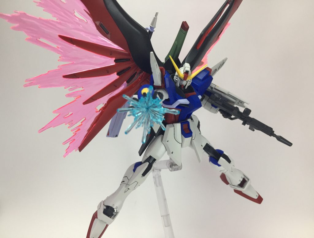 目玉のエフェクトパーツ
旧HGも光の翼は付属してましたがパルマは無かったので嬉しいです