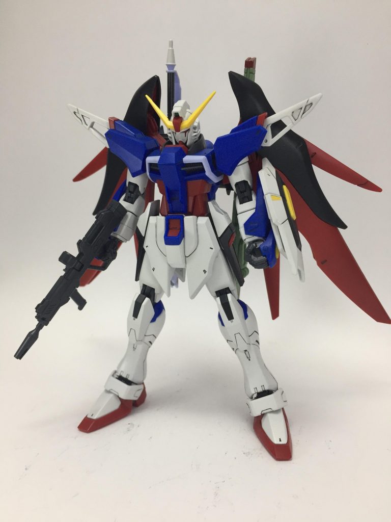 立ち姿
プロポーションは旧HGやRGよりスタイリッシュになり劇中のイメージに近くなりましたね^^