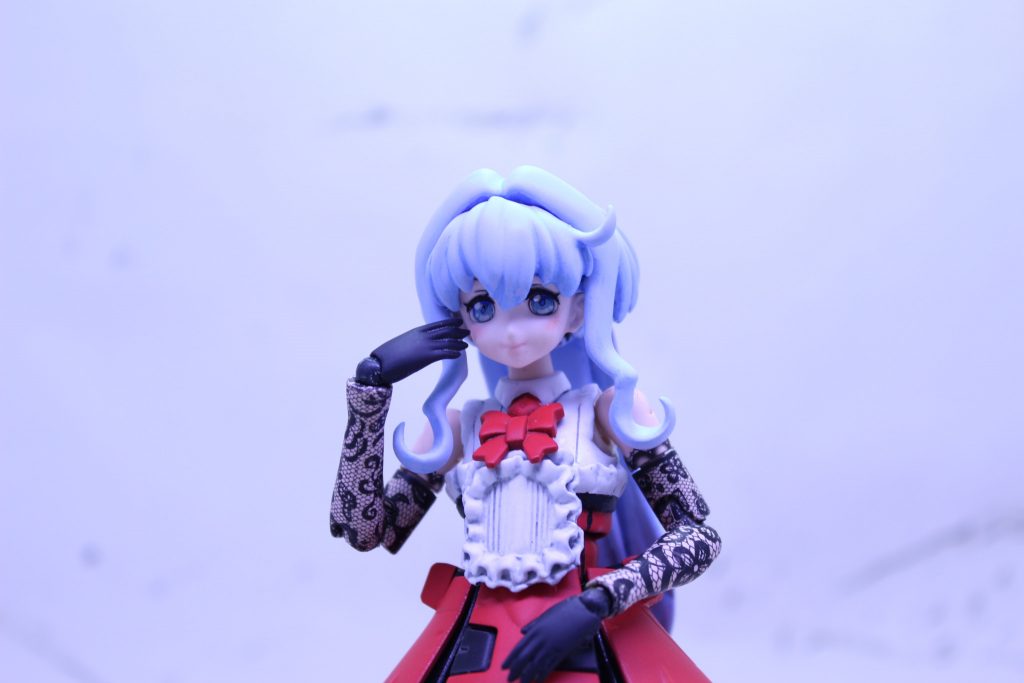 元キットの手首にあった丸いのは全部削り落としてハンドパーツもフレームアームズガールのものに差し替えたのでだいぶ動かすことができます。