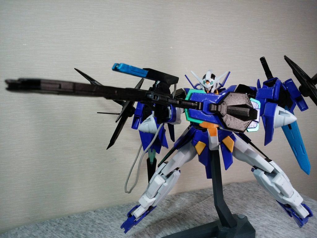 ツインX∑にも搭載されていたGNドレインシールドも健在でありより粒子を吸収しやすくなっている｡さらに今回､ハイパーΣキャノンに接続することで反動の軽減にも成功している｡