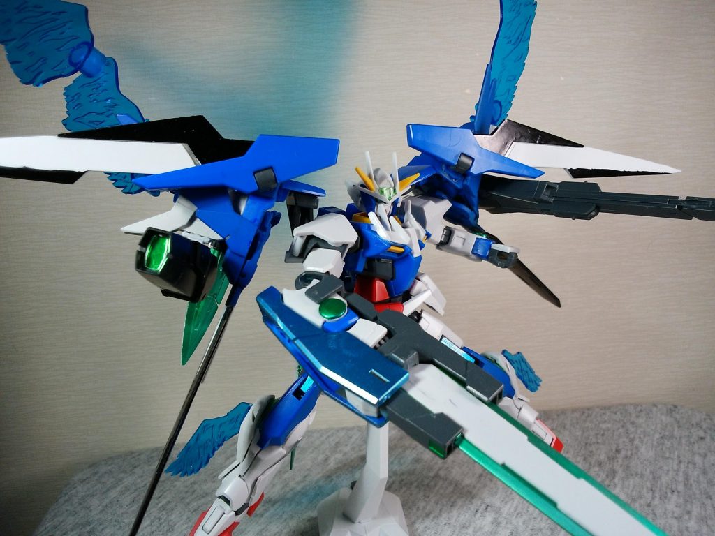 この機体は右腰に装備されている「GNロングソード改」と右手固定装備の「GNソードIII改」、右側GNドライヴに搭載されている「GNキャノン」、左側GNドライヴ搭載のバスターキャノンを展開、「トランザムフリューゲル」を使用し、光の翼を展開することでフルバーストをすることが可能である。