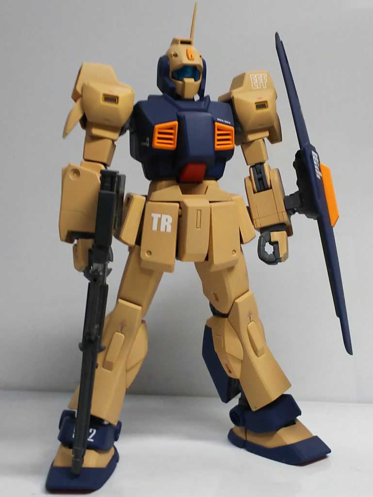 成型色が白過ぎるのが気になって少し前に塗り直してました