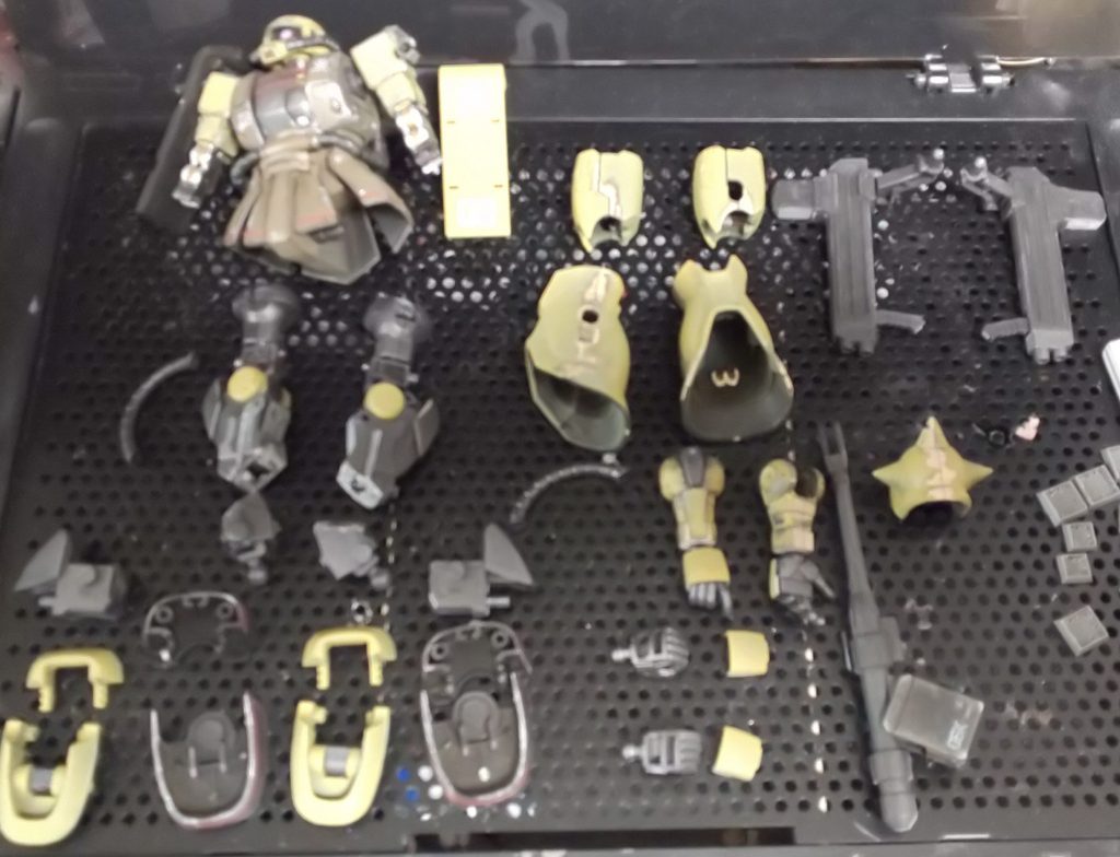 手、脚の後ハメ加工とデカール作業♪